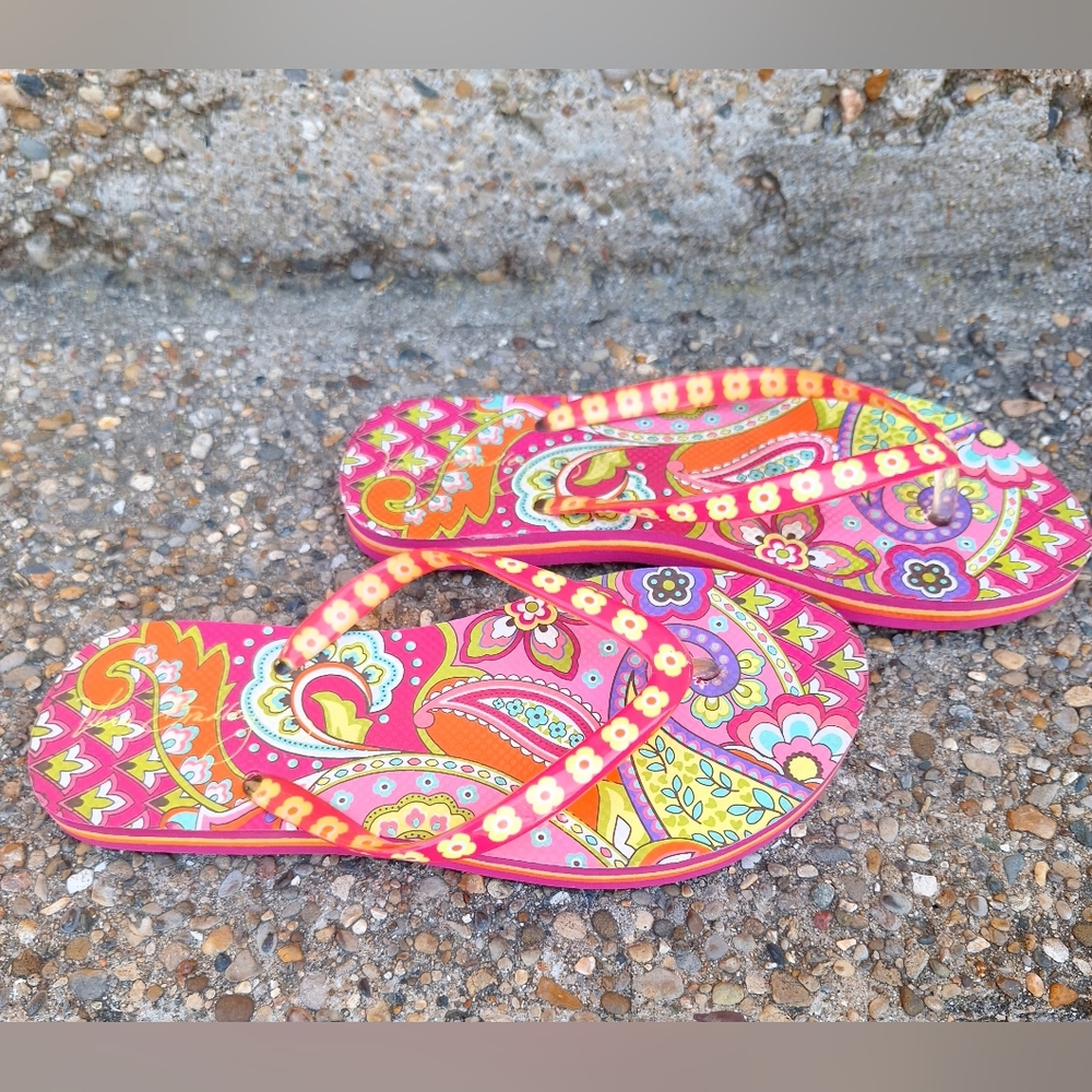 5-6 womens Vera Bradley flip flops - Picture 4 of 9